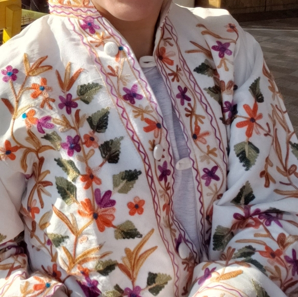 embroided coat - Picture 5 of 8